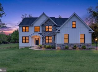 7 Overfield Ln, Glen Mills, PA 19342