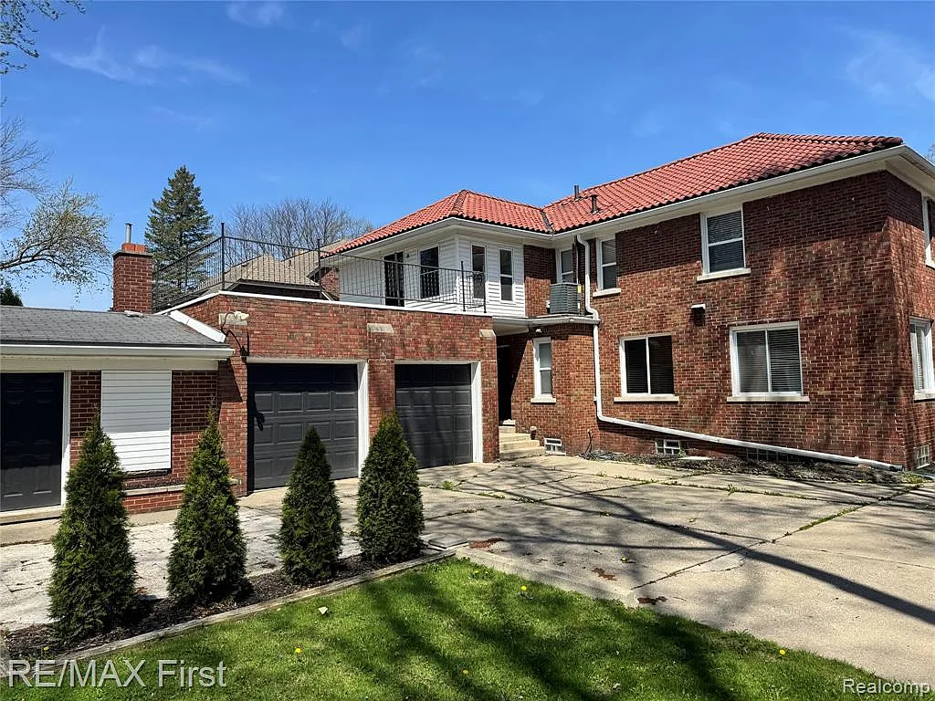 4 bed, 2.5 bath, 2504 sqft, $3,500 — Photo 2