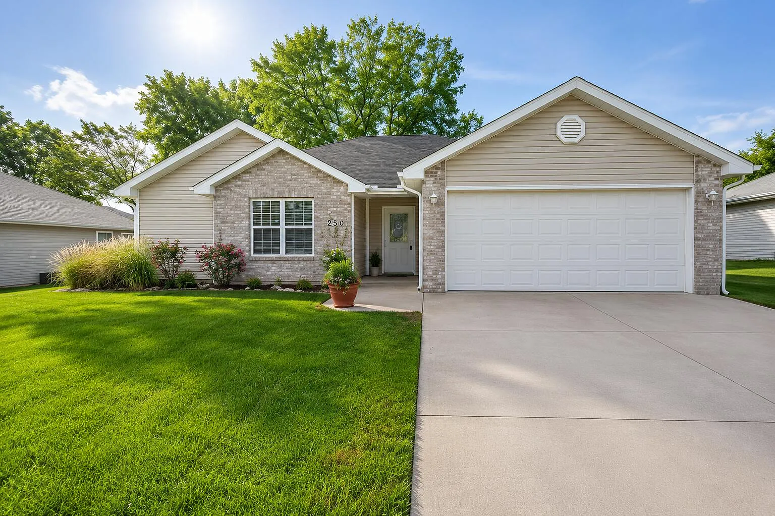 3 bed, 2.0 bath, 1418 sqft, $1,750 — Photo 1