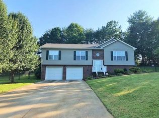 1944 Lake Acres Dr, Hickory, NC 28601