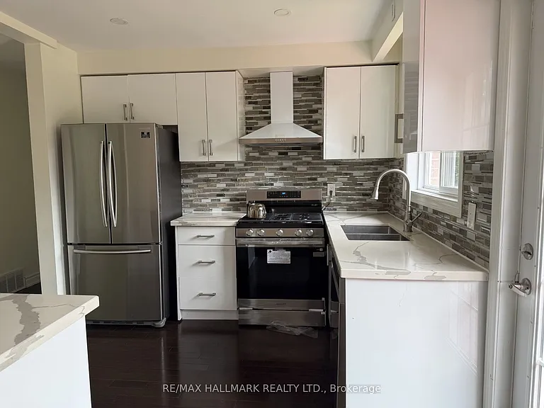 41 Aurora Heights Dr — Photo 3