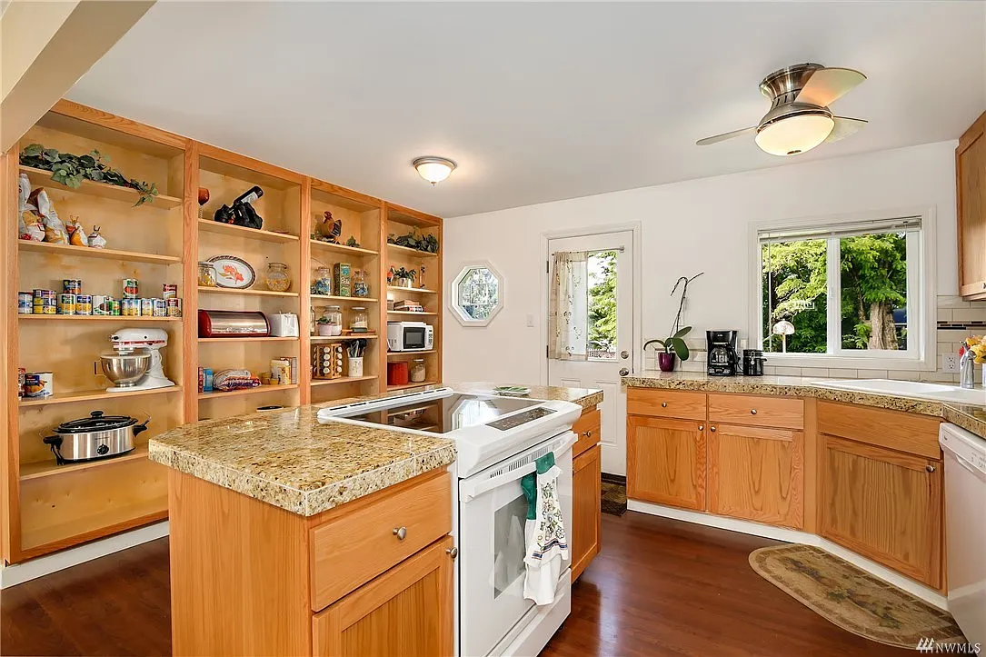 3 bed, 1350 sqft, $2,850 — Photo 1