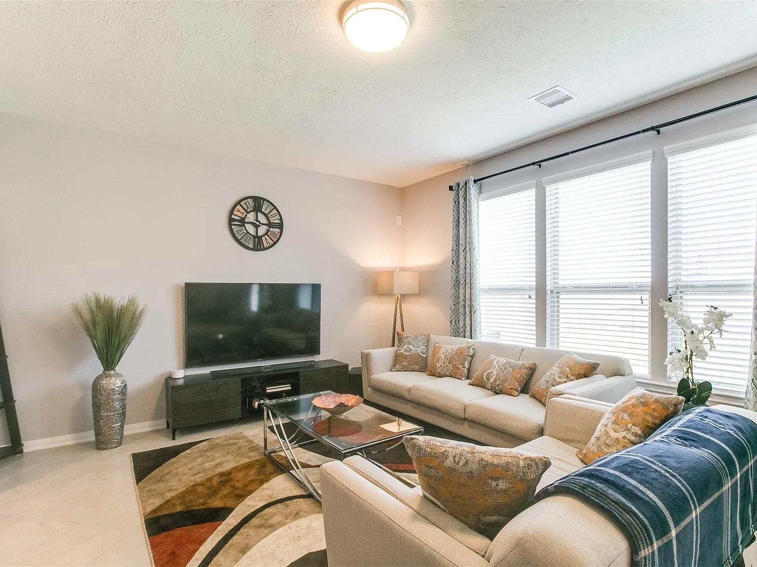 3 bed, 2.5 bath, 1976 sqft, $2,399 — Photo 4