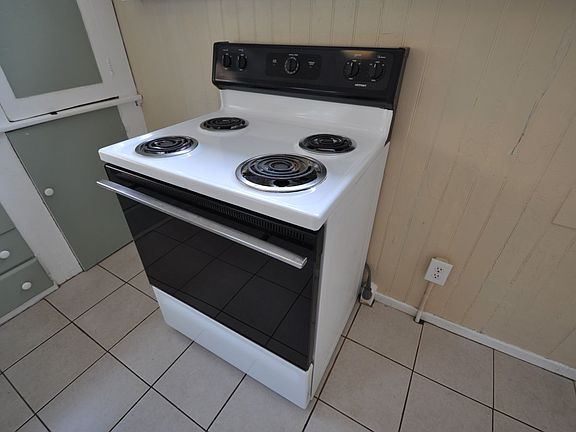 3rd image of 121 W Arrellaga St APT B