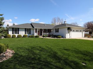 205 Crestview Ln, De Pere, WI 54115