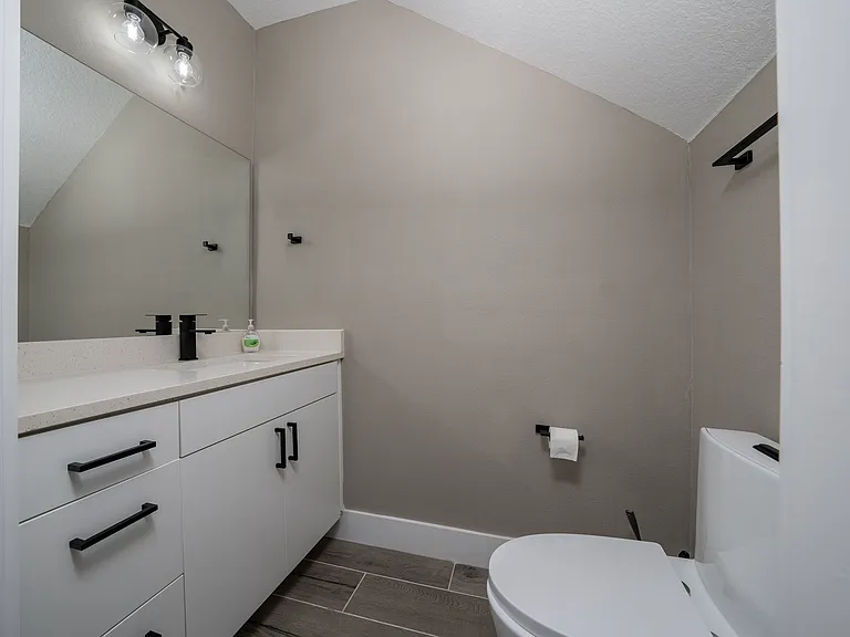 2105 Broome St — Photo 6
