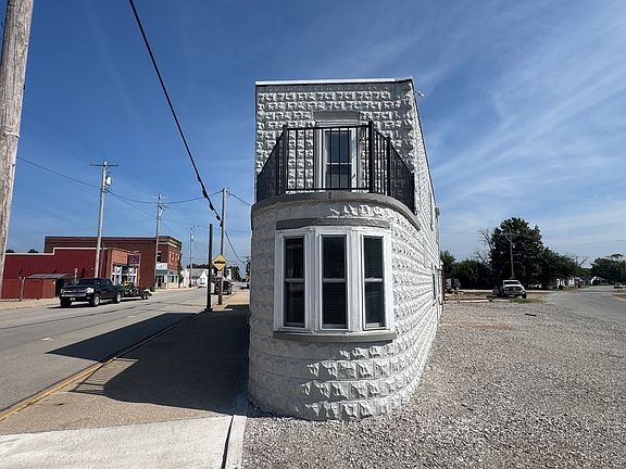 4th image of 225 S Main St