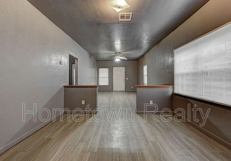 321 SE 25th St — Photo 10