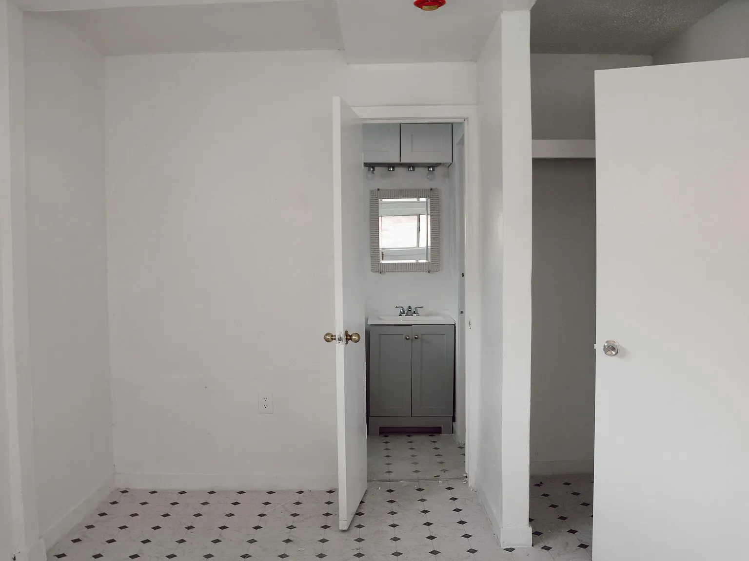 2 bed, 750 sqft, $850 — Photo 3