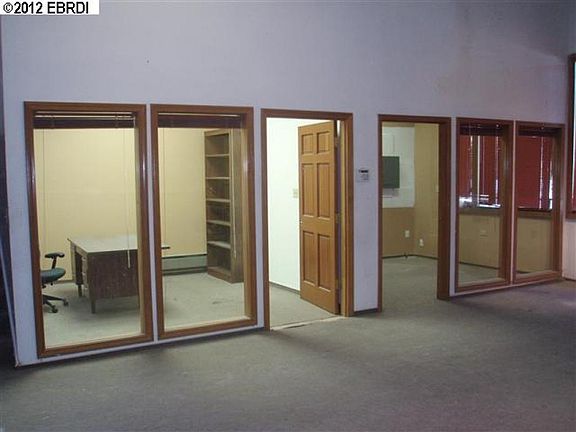 3rd image of 9915 Macarthur Blvd