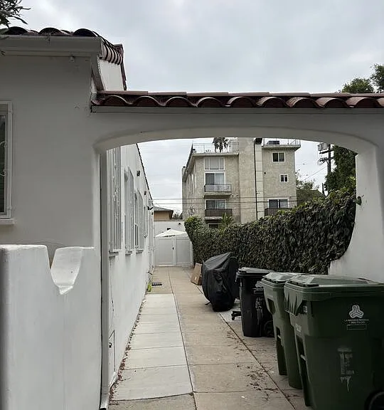 816 1/2 N McCadden Pl — Photo 3