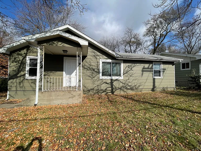 2605 E Division St — Photo 1