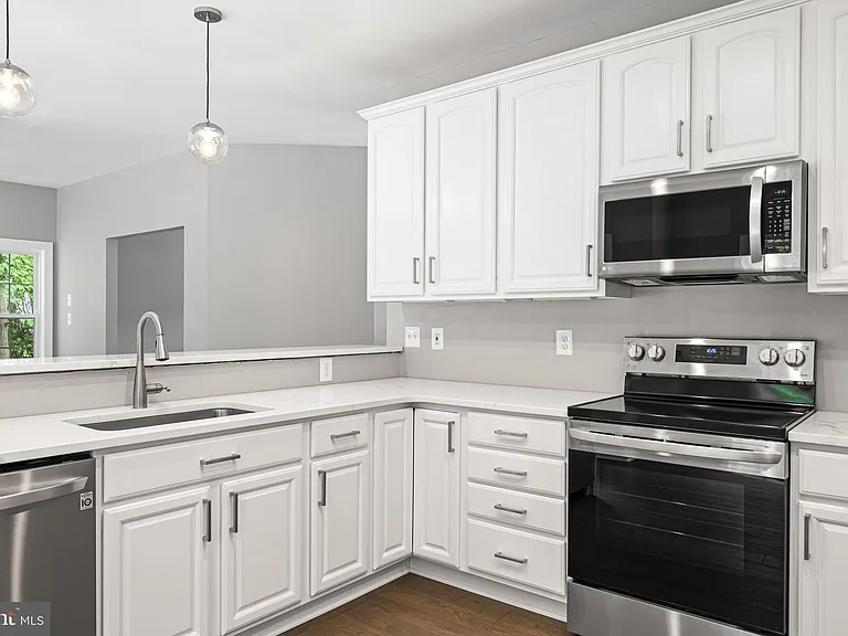 1525 Walters Ln — Photo 11