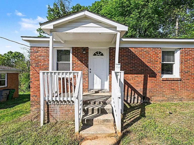 2604 Booker Ave — Photo 3