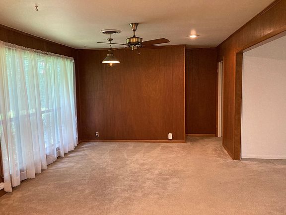 5th image of 820 Holiday Dr