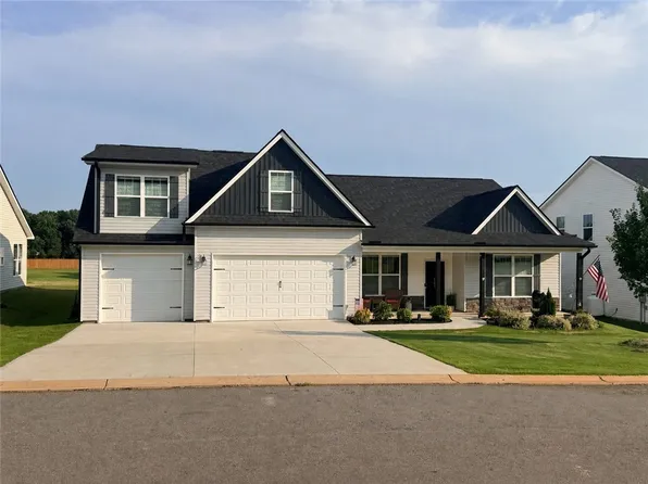 203 Legacy Ln, Pickens, SC 29671