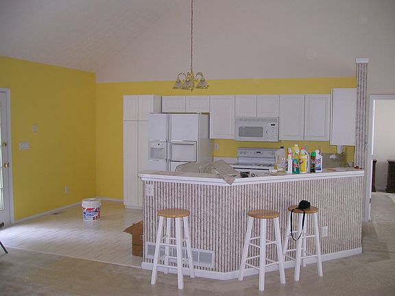 Kitchen & Bar area
