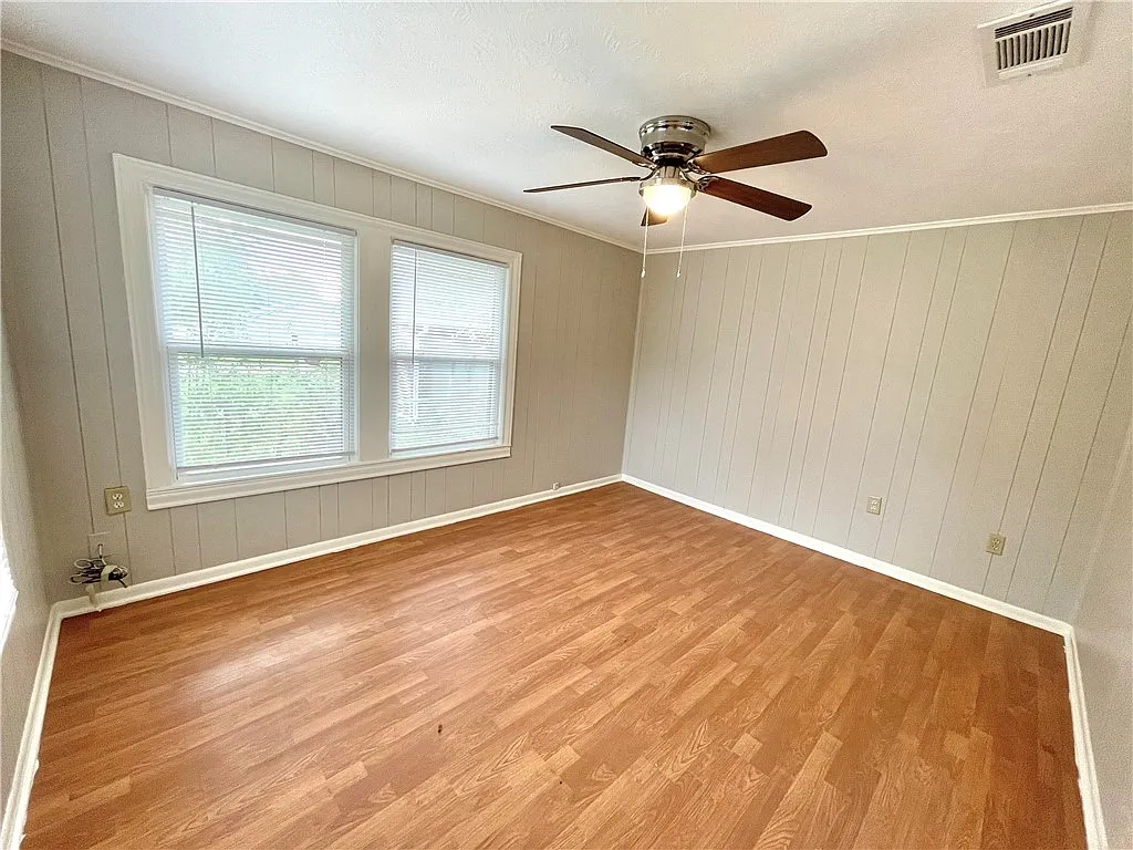 1 bed, 1.0 bath, 558 sqft, $987 — Photo 2