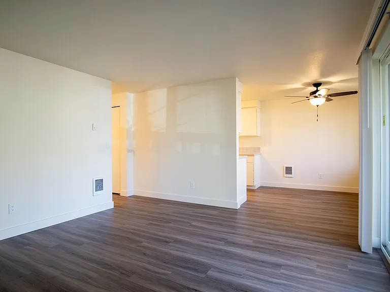 147A - Park Place Apartments — Photo 26