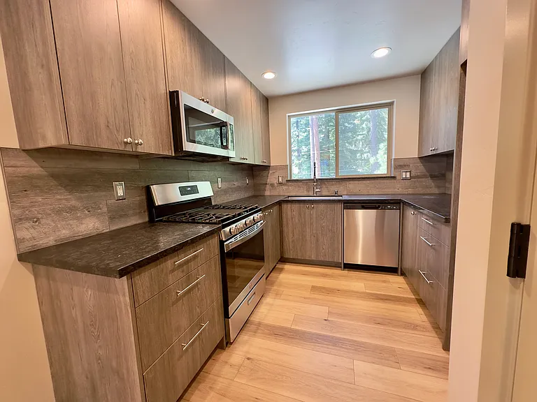 871 Glorene Ave #B — Photo 7