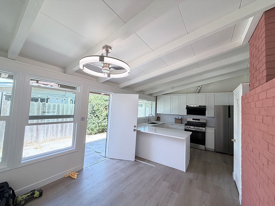 2nd image of 739 Lakehaven Dr
