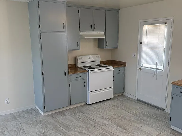 13704-13728 Avenida Hermosa — Photo 1