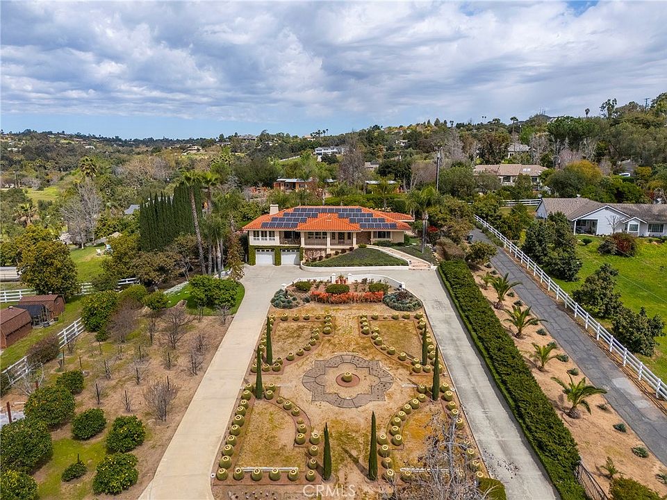 1st image of 2740 Los Alisos Dr