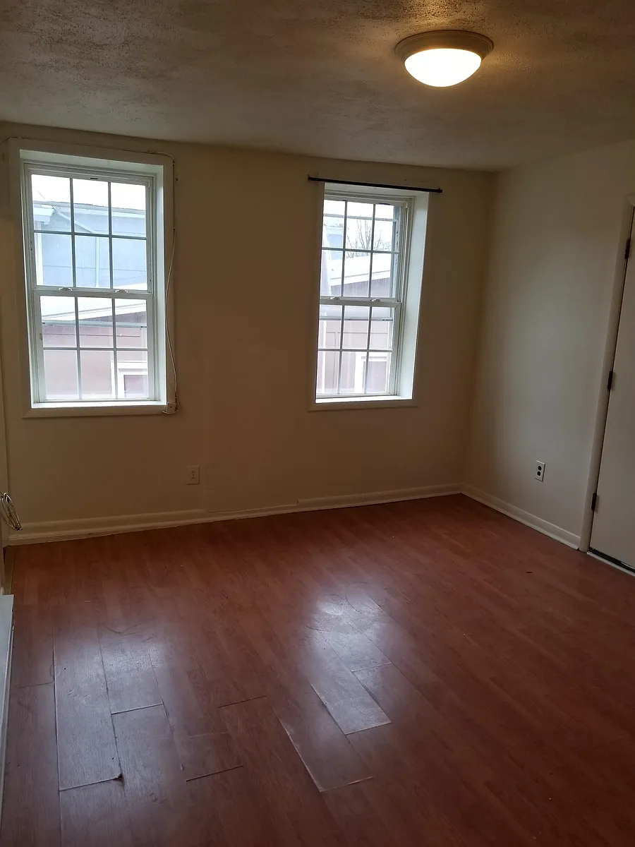 Building Photo - 302 E Main St #A