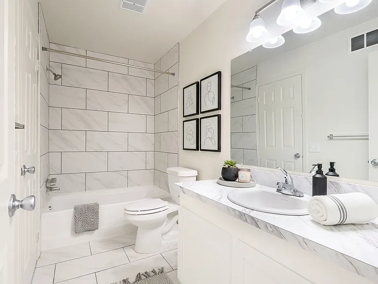 Cherokee Hills Apartments — Photo 19