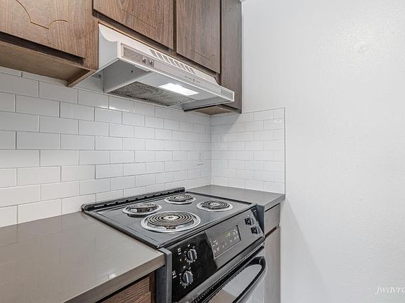 5th image of 1940 Franklin St APT 201