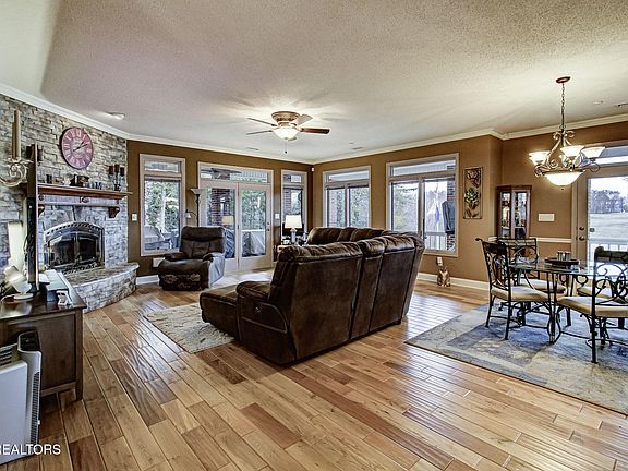 5th image of 107 Cayuga Dr