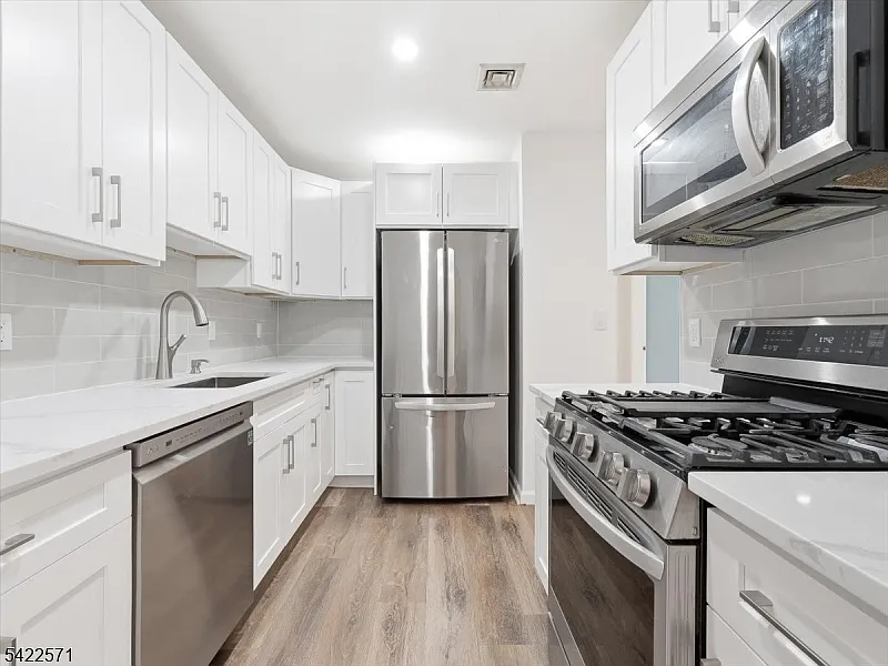 Building Photo - 65 Fairview St #3D