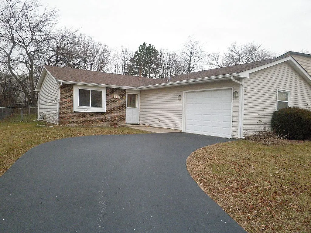 114 E Stevenson Dr photo 1