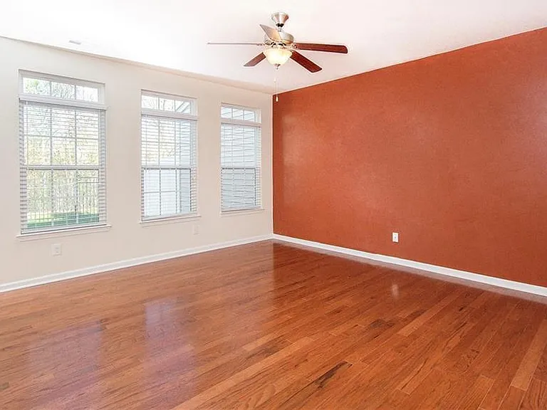 9722 Springholm Dr — Photo 12