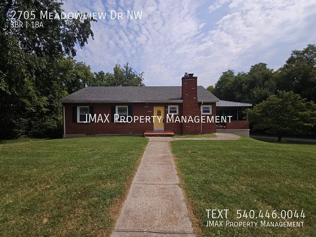 Bright & Spacious Home with Large Yard — Photo 1