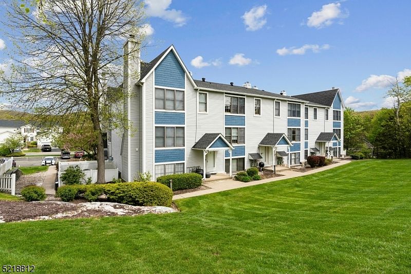 1st image of 20 HERTIAGE LANE