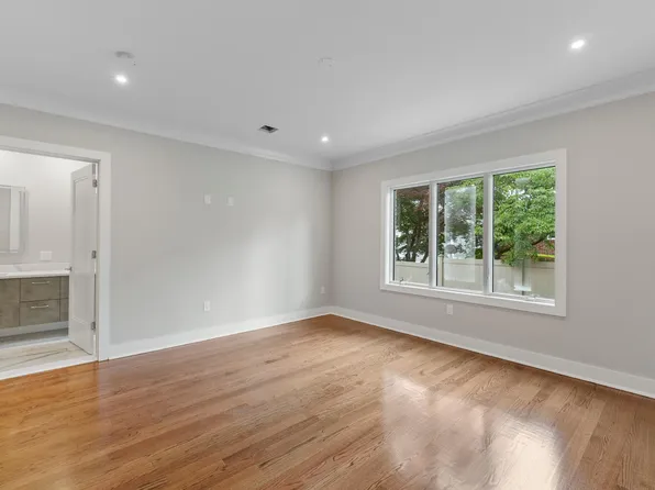 211 Warwick Avenue image 7 of 16