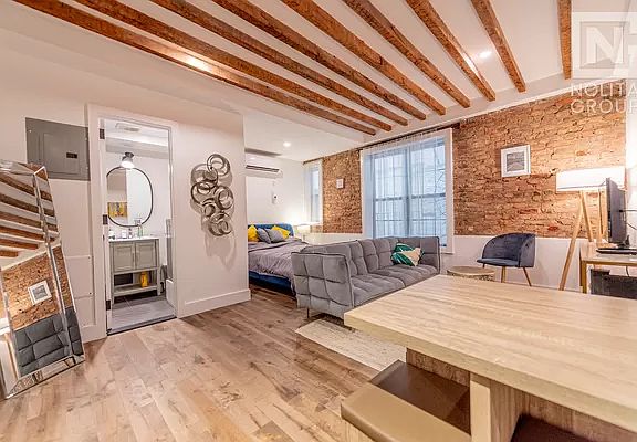 5th image of 152 W 49th St #2DD