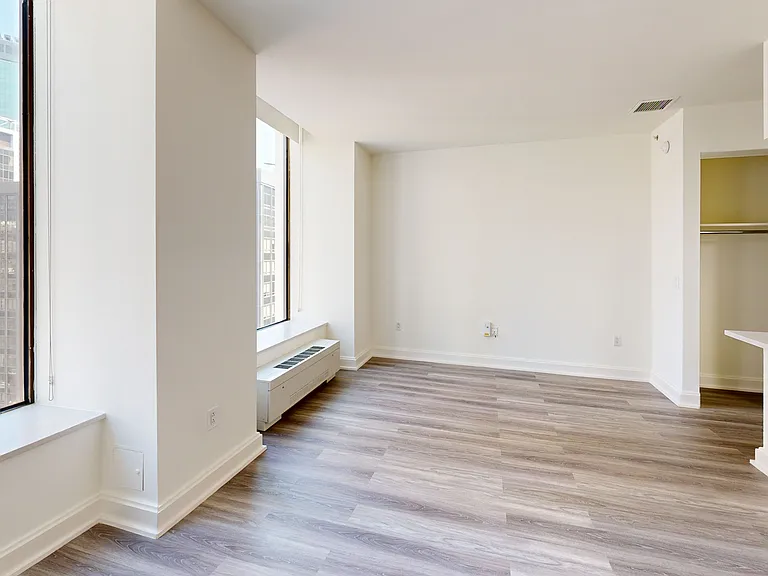 10 Hanover Square — Photo 42