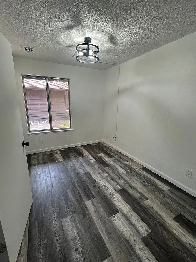 Nau Adjacent!! 1 Bedroom Condo At University Meadows — Photo 3