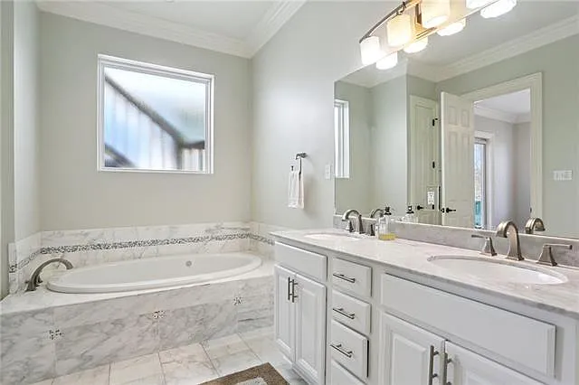 6075 Laurel St — Photo 23