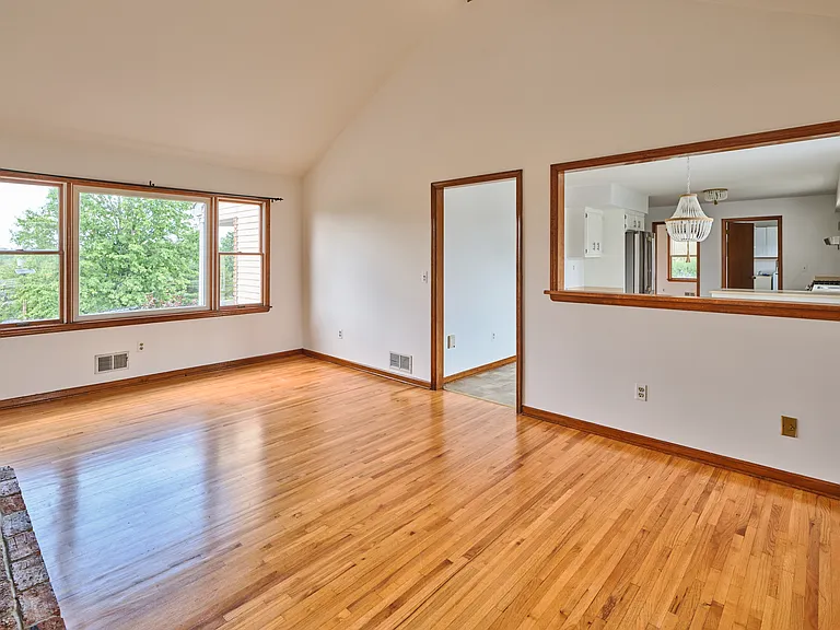 815 Clawson Ave — Photo 12