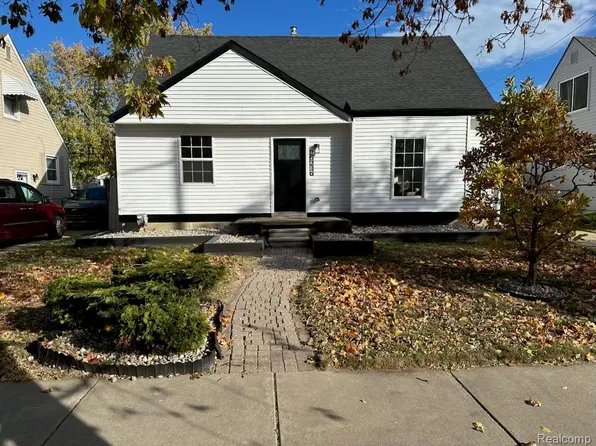 25216 Hayes Rd, Roseville, MI 48066