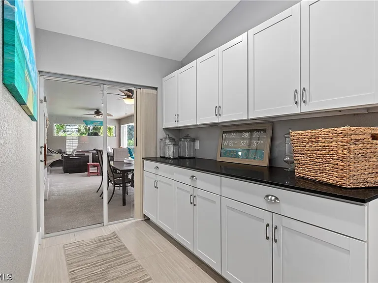 3425 SE 4th Ave — Photo 43