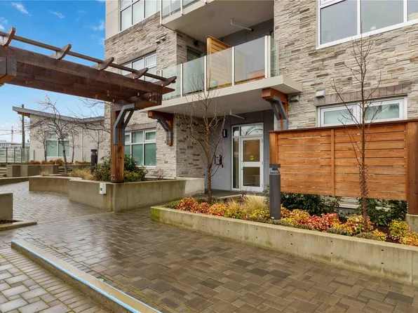 916 Lyall St #204, Esquimalt, BC V9A 5E9