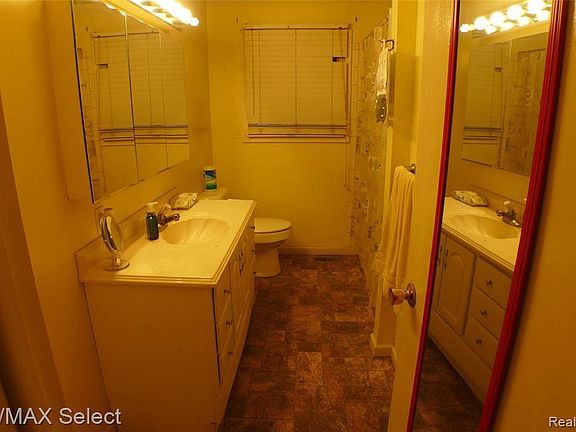 2nd image of 1140 W Boatfield Ave