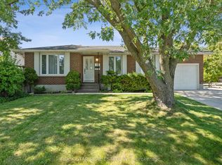 13 Derby Ln, Saint Catharines, ON L2P 3R1