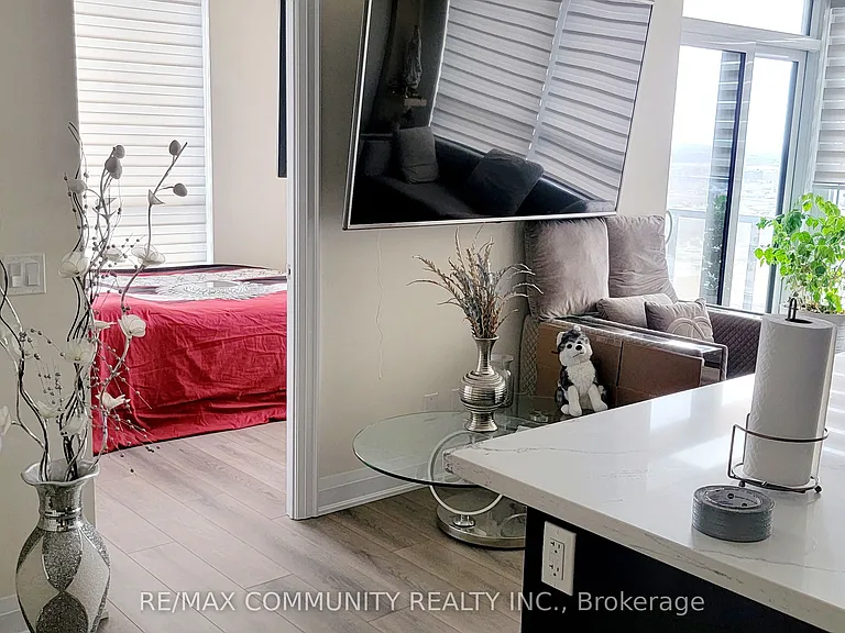 9075 Jane St #1708 — Photo 11