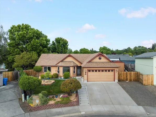 15 Hummingbird Ct, Eagle Pt, OR 97524