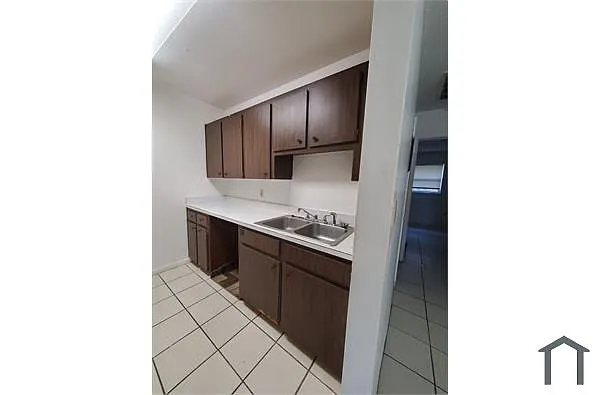 Building Photo - 843 E Orange St #8